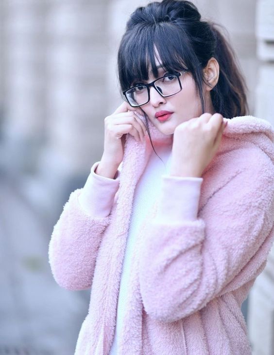 cutest girl with glasses Hd dp for download