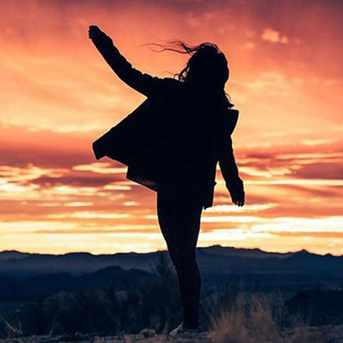 girl waving in evening dp